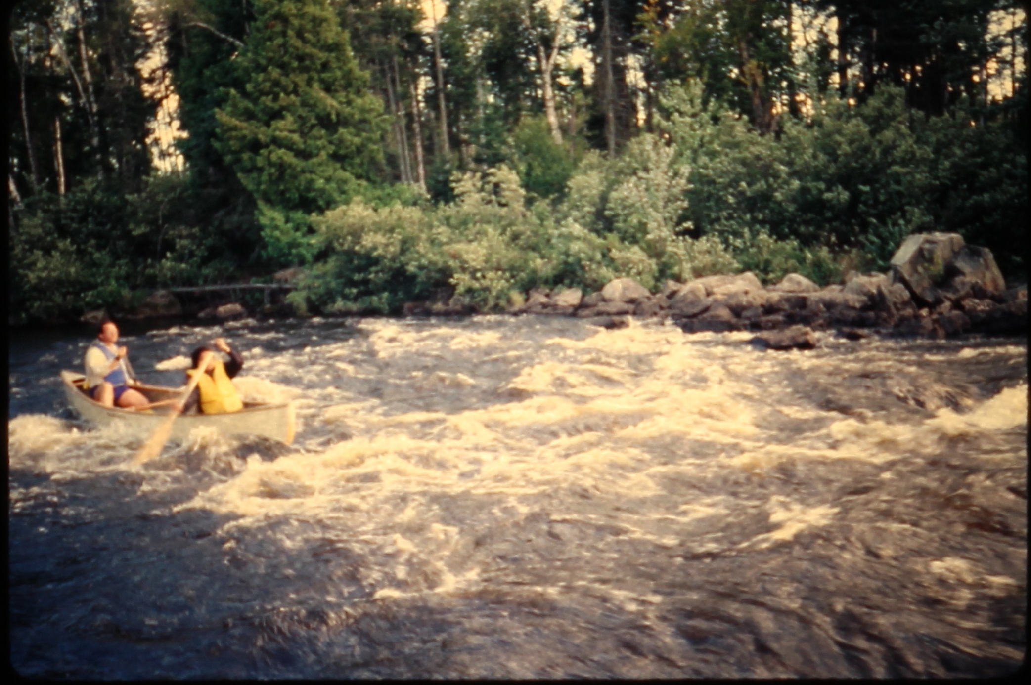 19890903.10 - USA ME -- MooseRiver - Jerry Lakshmi - Moose River Rapids 3 - MB01T01B11S10.JPG